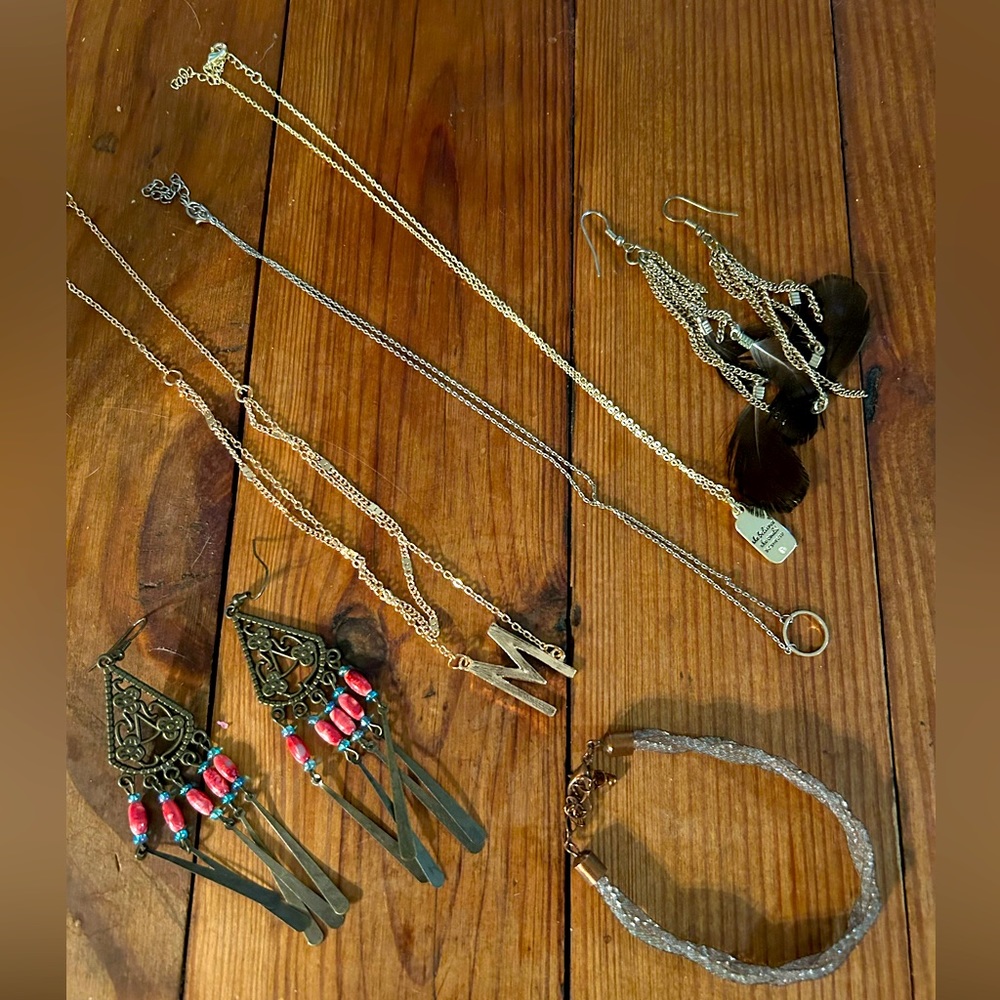 Costume Jewelry - Necklaces, bracelet, and earrings